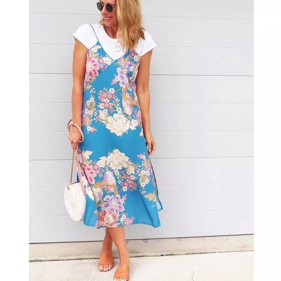 5⭐️ FAV BESTSELLER Blue Skies Floral Slip Dress - Picture 3 of 8